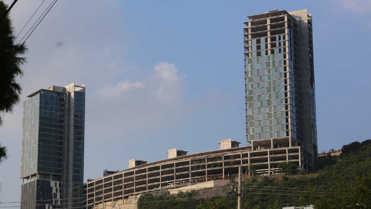 Torres Ysabella en San Pedro Garza García / Roberto Alanís