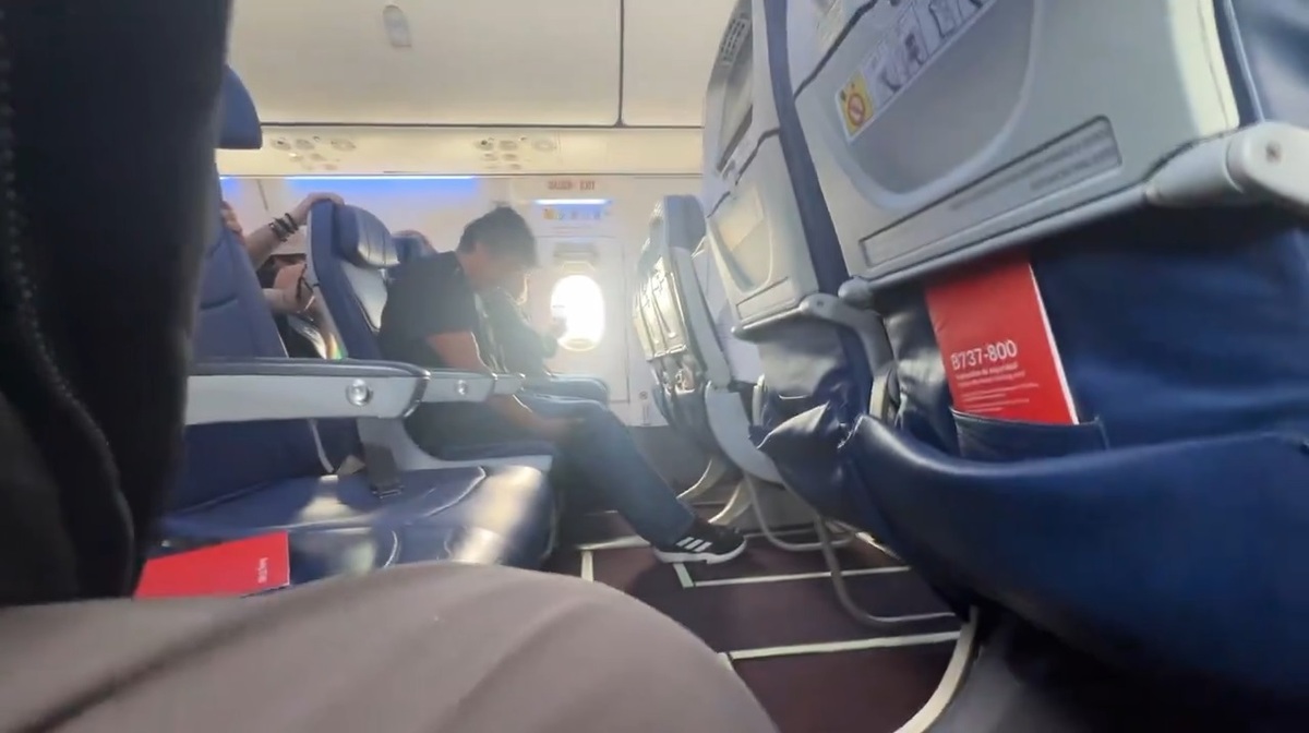 Avión aterriza de emergencia en el Aeropuerto Internacional de Guadalajara. (Especial)