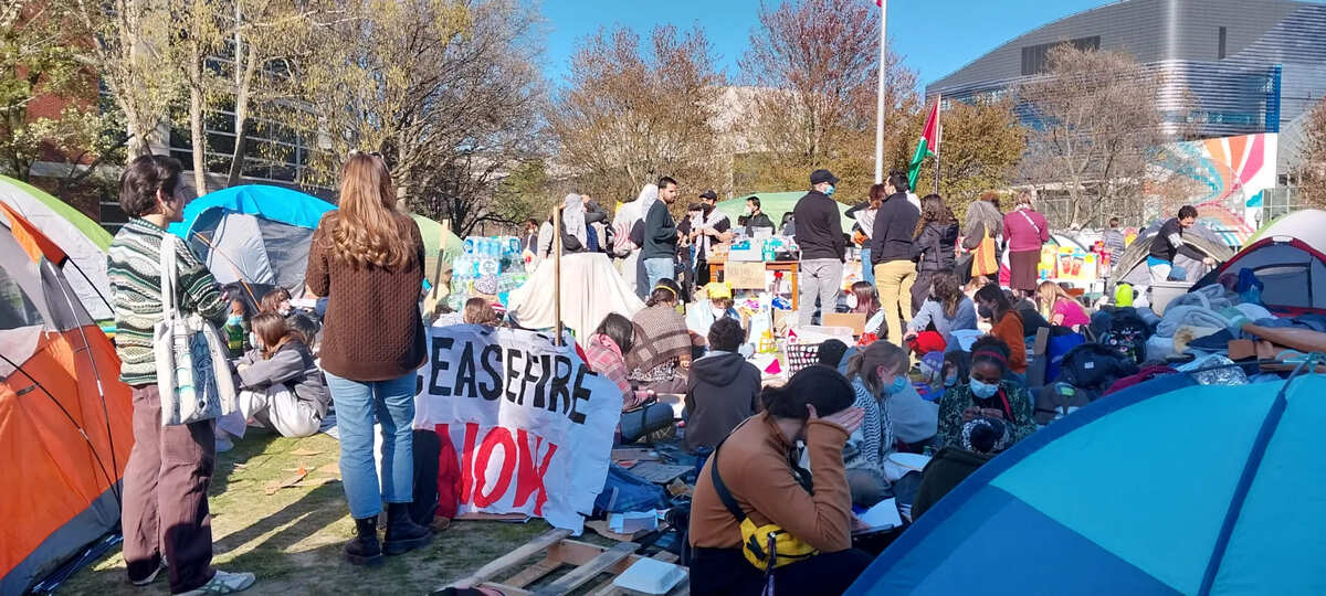 Más de 300 profesores de Harvard piden que la universidad dialogue con estudiantes acampados. | Foto: Agencia EFE