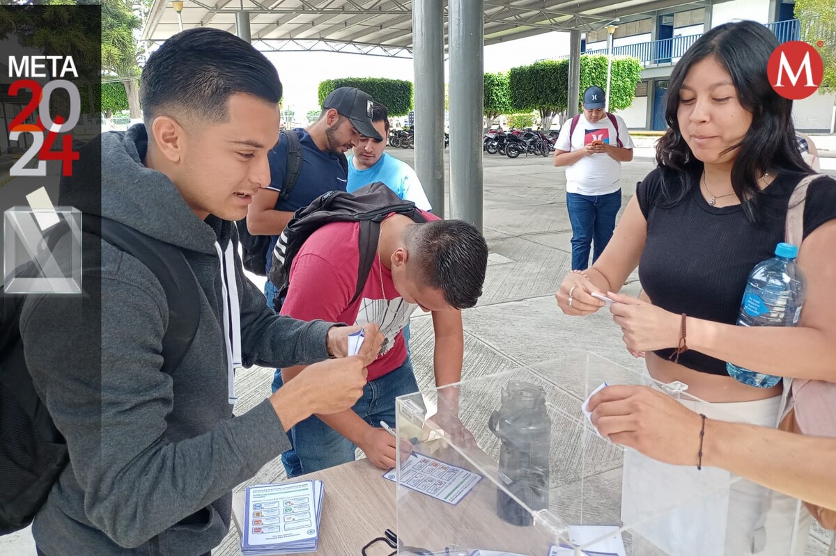 Simulacro de elecciones en planteles de la UdeG. (Karla Rodríguez)