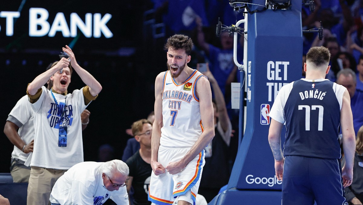 Thunder pega primero ante Mavericks en semifinales de conferencia de NBA (Reuters)
