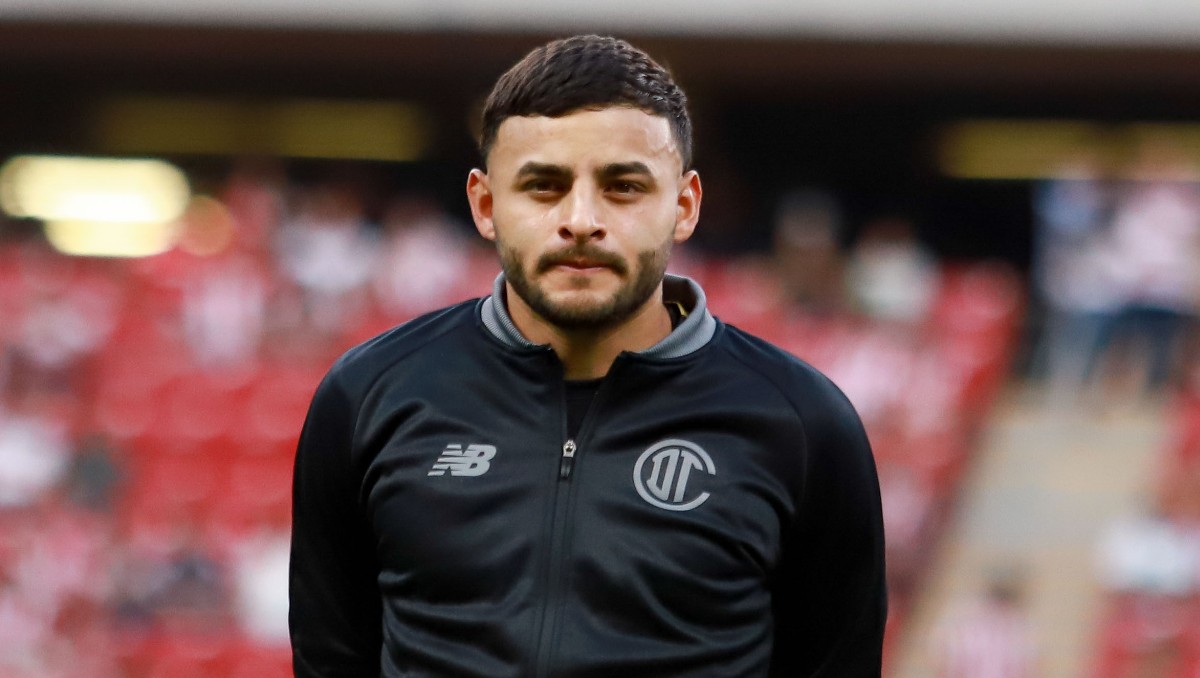 Aficionados de Chivas le gritan "borracho" a Alexis Vega en su regreso al Estadio Akron (Imago 7)