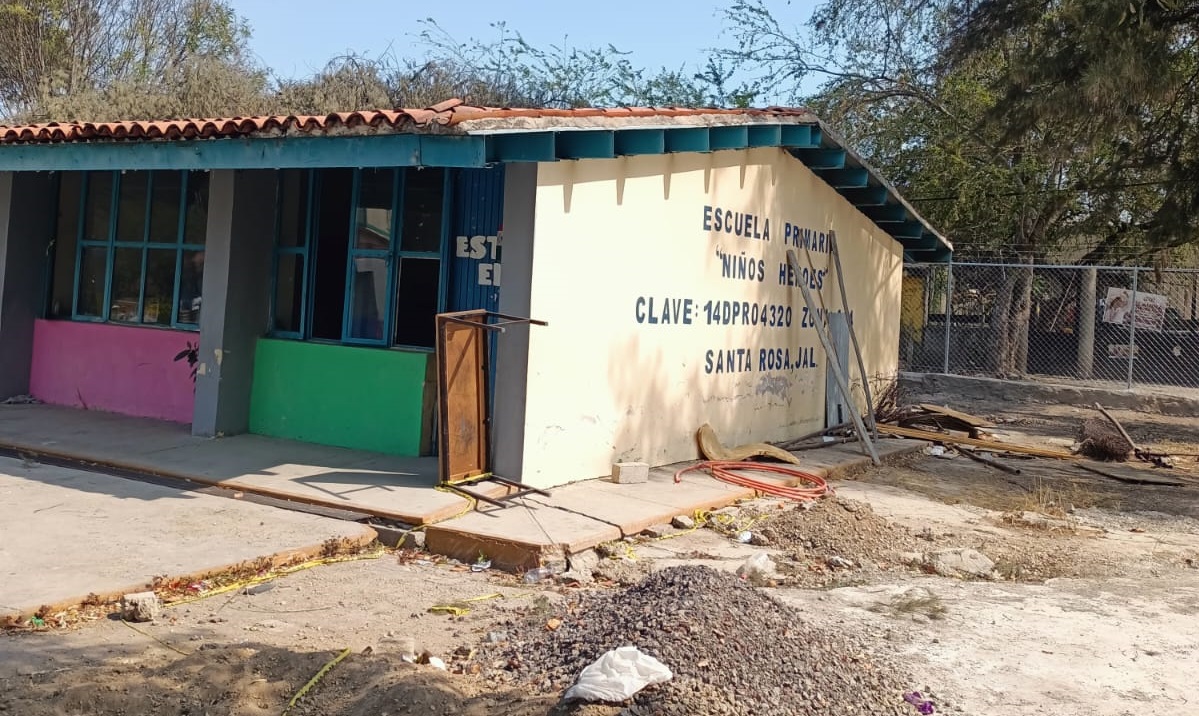 Escuela primaria Niños Héroes en el municipio de Ixtlahuacán de los Membrillos.  (Josefina Ruíz)
