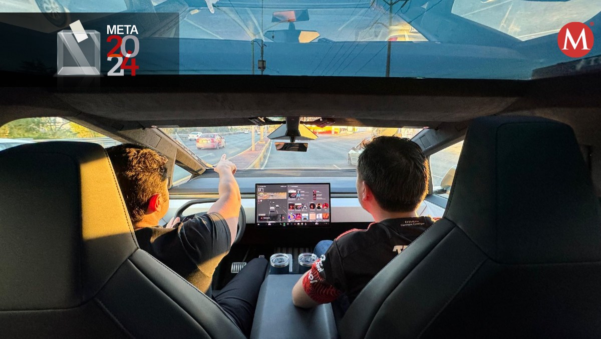 El gobernador de Nuevo León y el candidato presidencial de MC de camino a un evento a bordo de la cybertruck. | Cuartoscuro