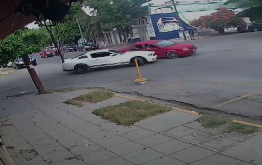 En Gómez Palacio, auto choca con tres vehículos y se da a la fuga ...