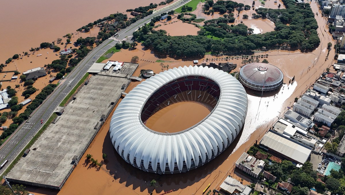 Suspenden partidos de tres equipos por inundaciones al sur de Brasil (AP)