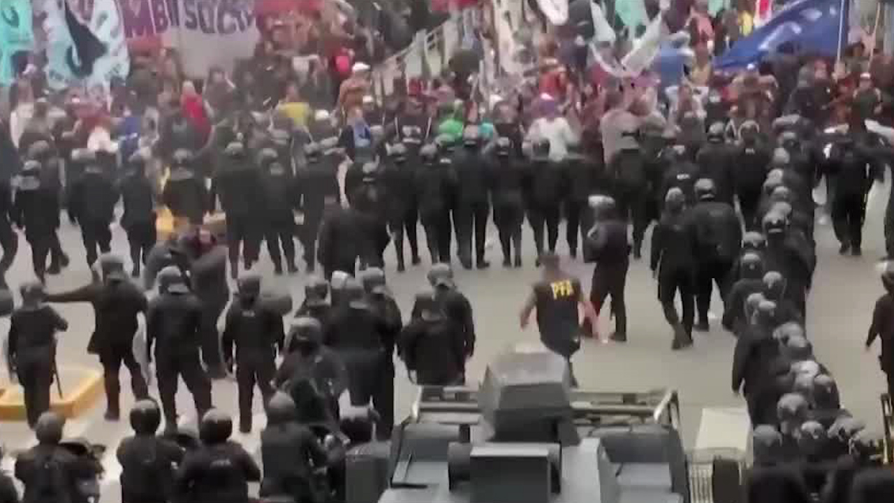 Tensión en Argentina por protestas contra nuevo paquete de reformas de Milei