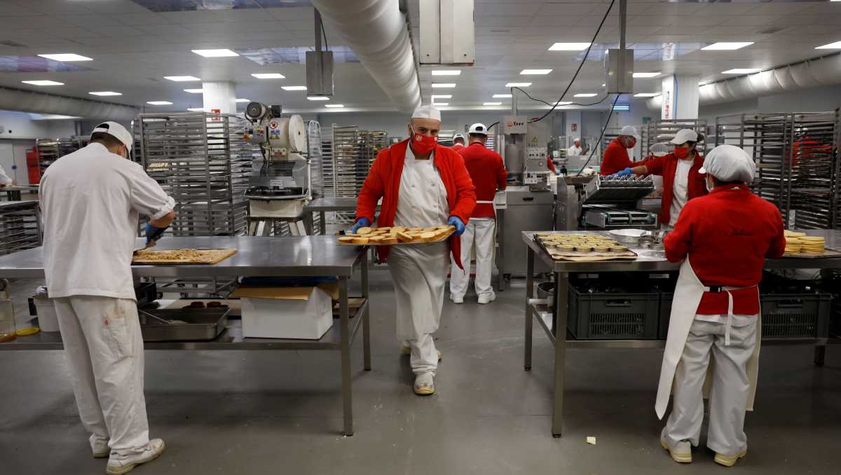 En América Latina, los mexicanos son los más preocupados por perder su empleo, seguido de los chilenos, con 57 por ciento. | Reuters