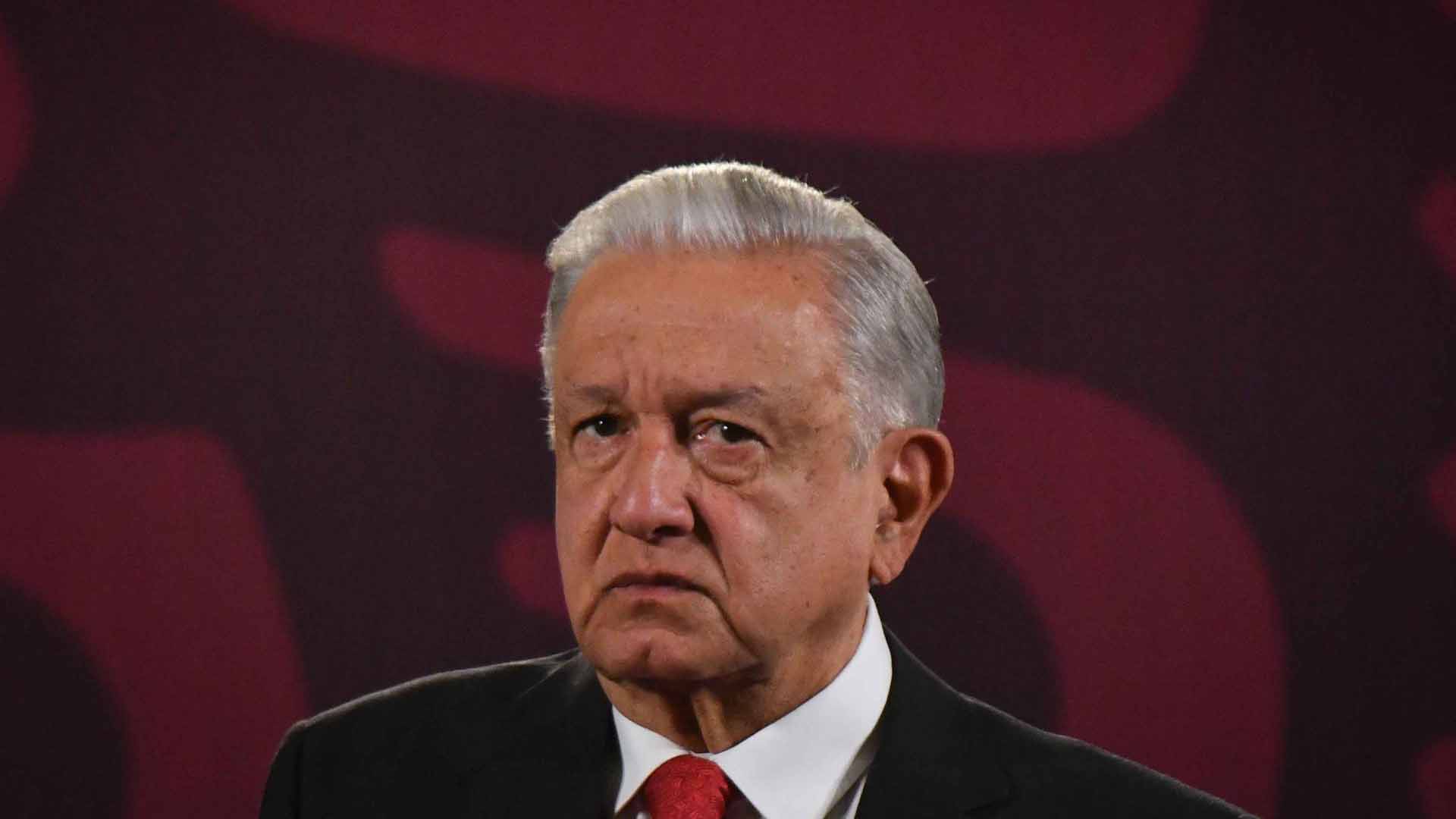 AMLO critica participación de Xóchitl Gálvez en marcha rosa