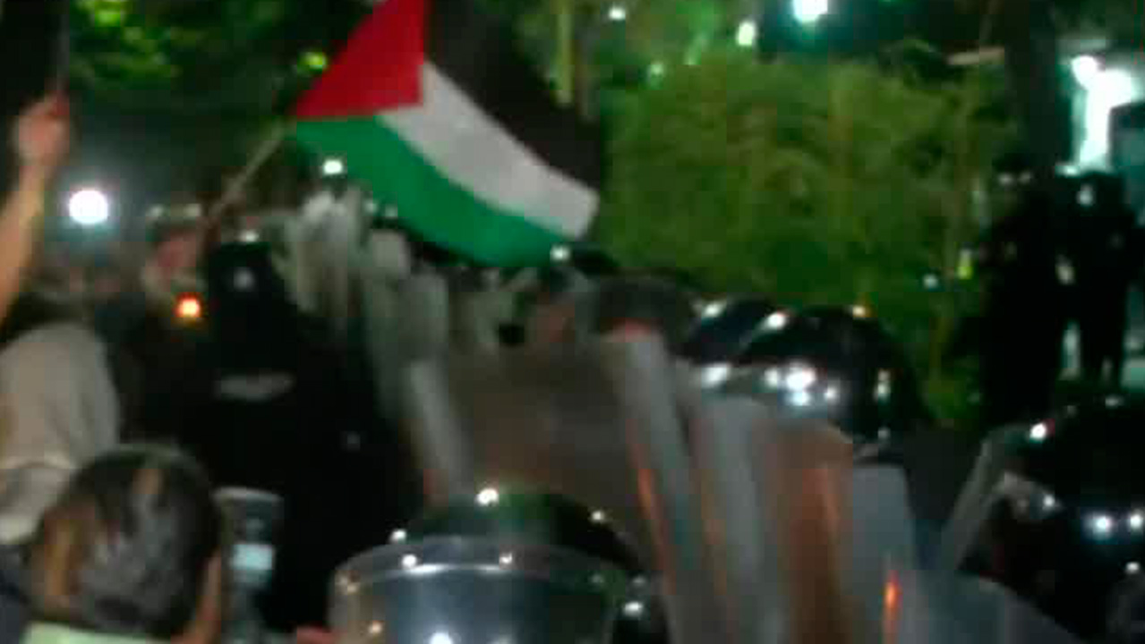 Cientos de personas se manifiestan en la embajada de Israel en la Ciudad de México