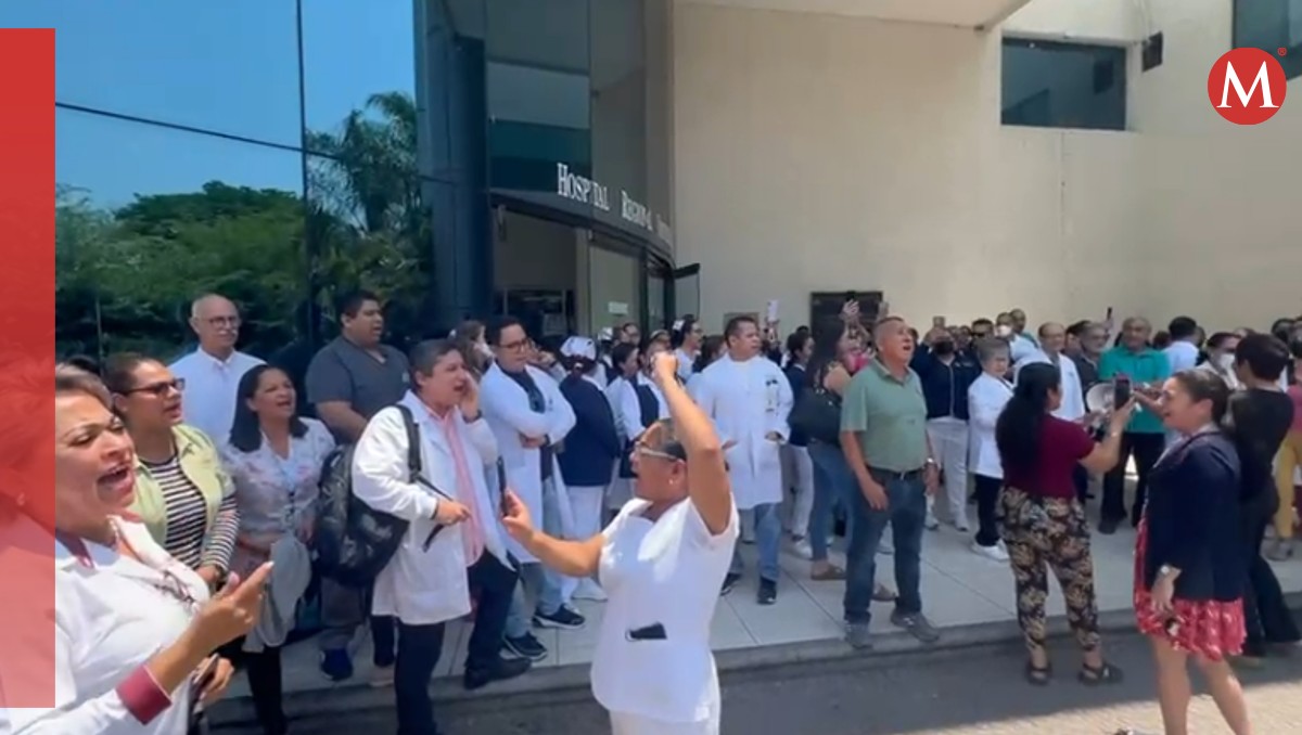 Manifestación en Colima por falta de medicamentos y equipos | Especial