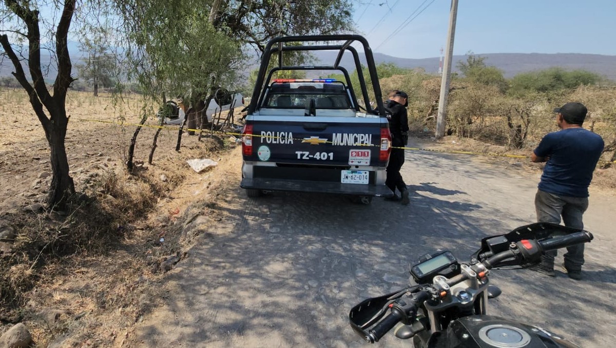 Autoridades acudieron al lugar del accidente en poblado El Tecolote de Tlajomulco (Juan Carlos Munguía)