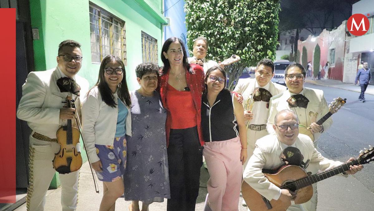 Con mariachi, Limón sorprende a mamás de la colonia Alfonso XIII. (Foto: Especial)