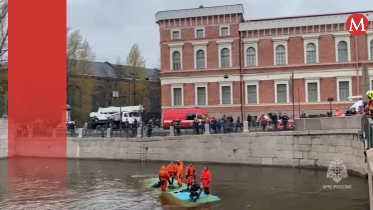 Siete personas mueren en la caída de un bus en un río en San Petersburgo.