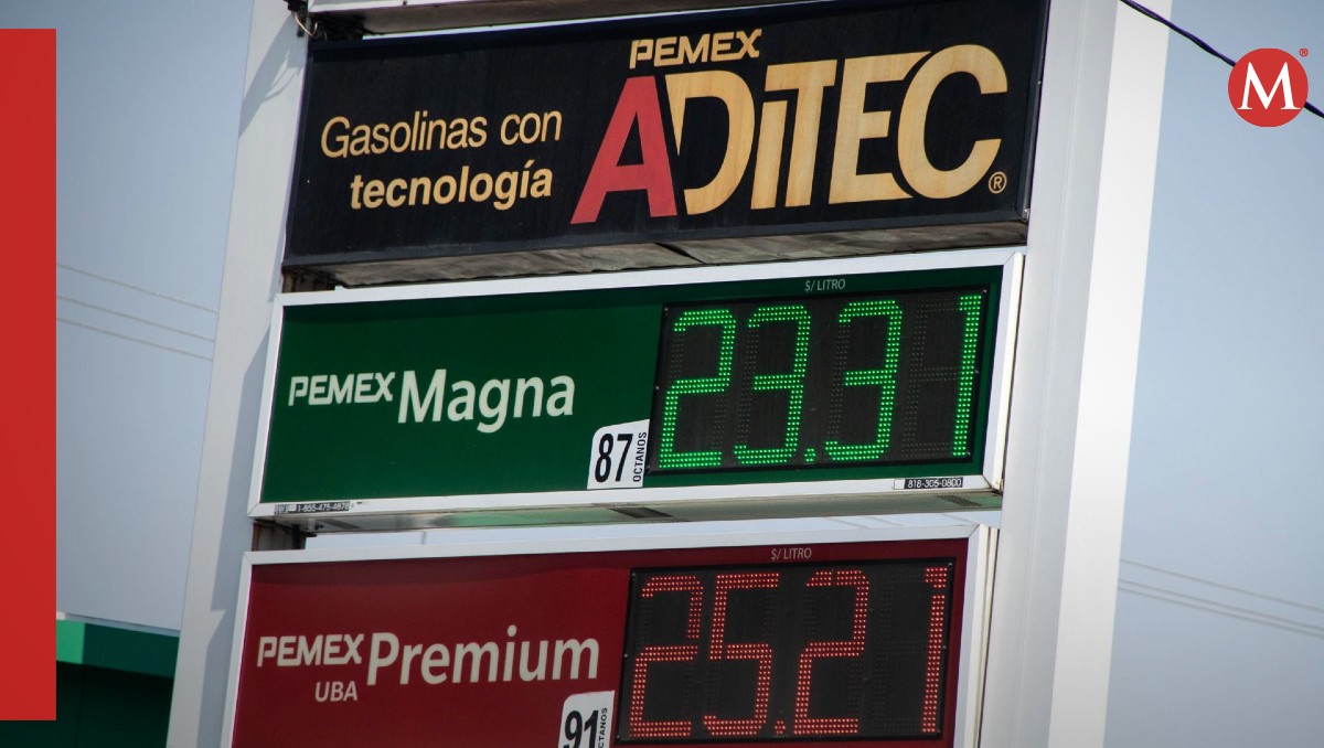 Precios de gasolinas exhibidos en estación de la marca Pemex. | Cuartoscuro