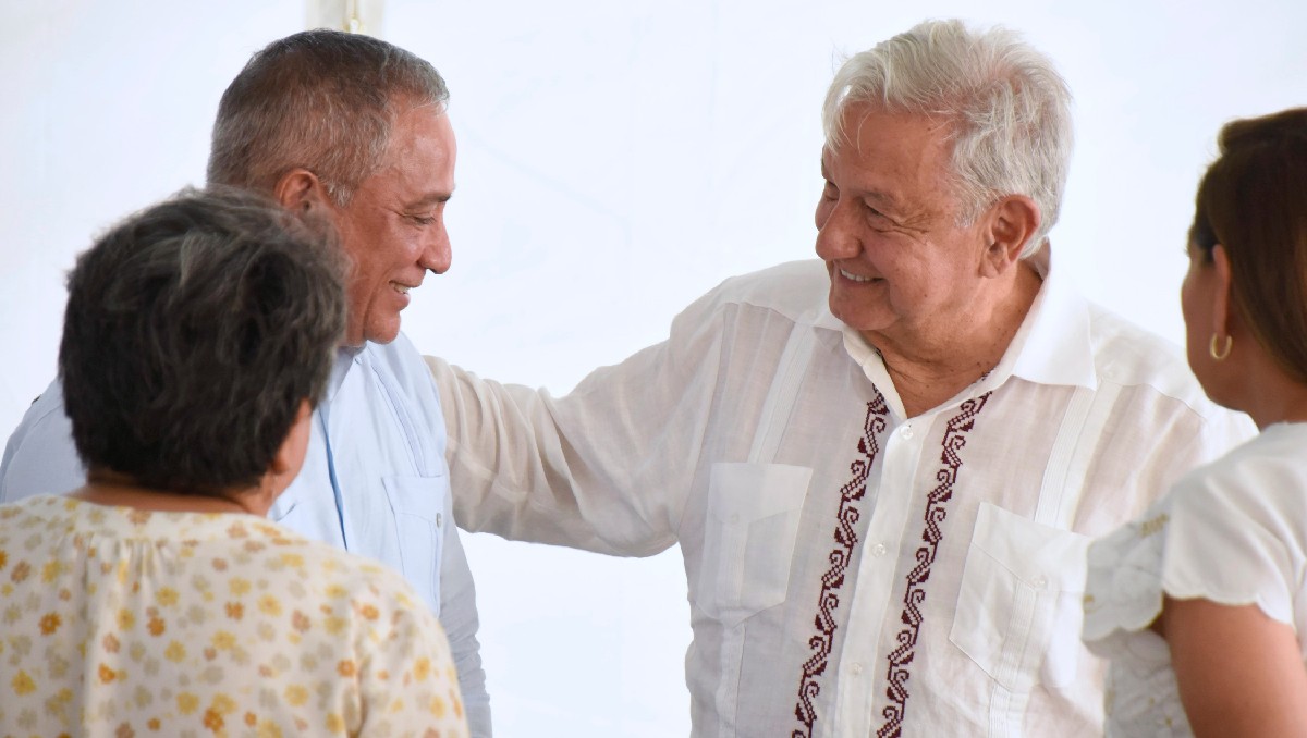AMLO con el primer ministro de Belice. | X