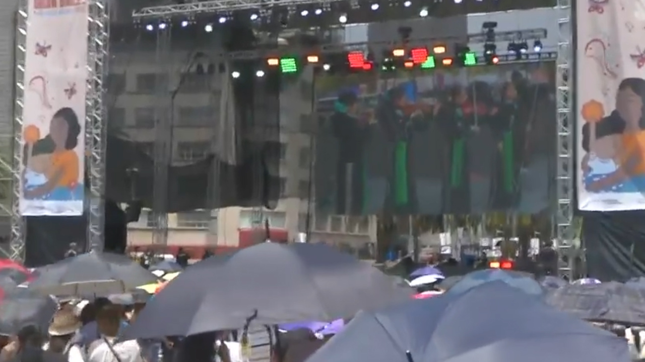 En CdMx, se lleva a cabo baile por el día de las madres en el Monumento a la Revolución