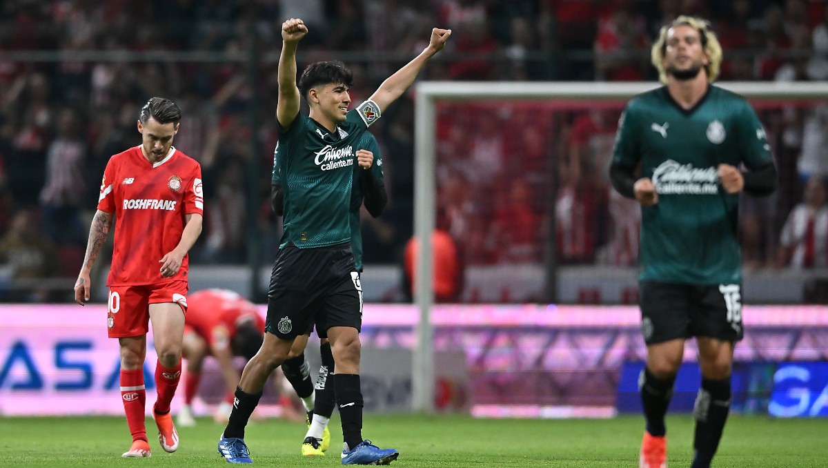 Chivas sufre frente Toluca para sellar pase a semifinales del Clausura 2024 (Imago 7)