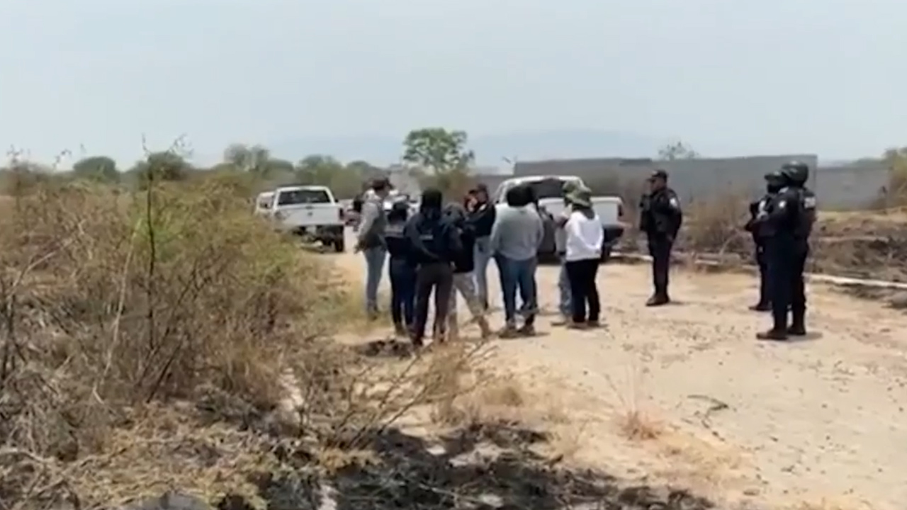 En Guanajuato, autoridades niegan a madres buscadoras la entrada a fosa clandestina