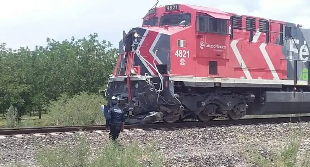 El hombre intentó subir al tren en movimiento y cayó. (Especial)