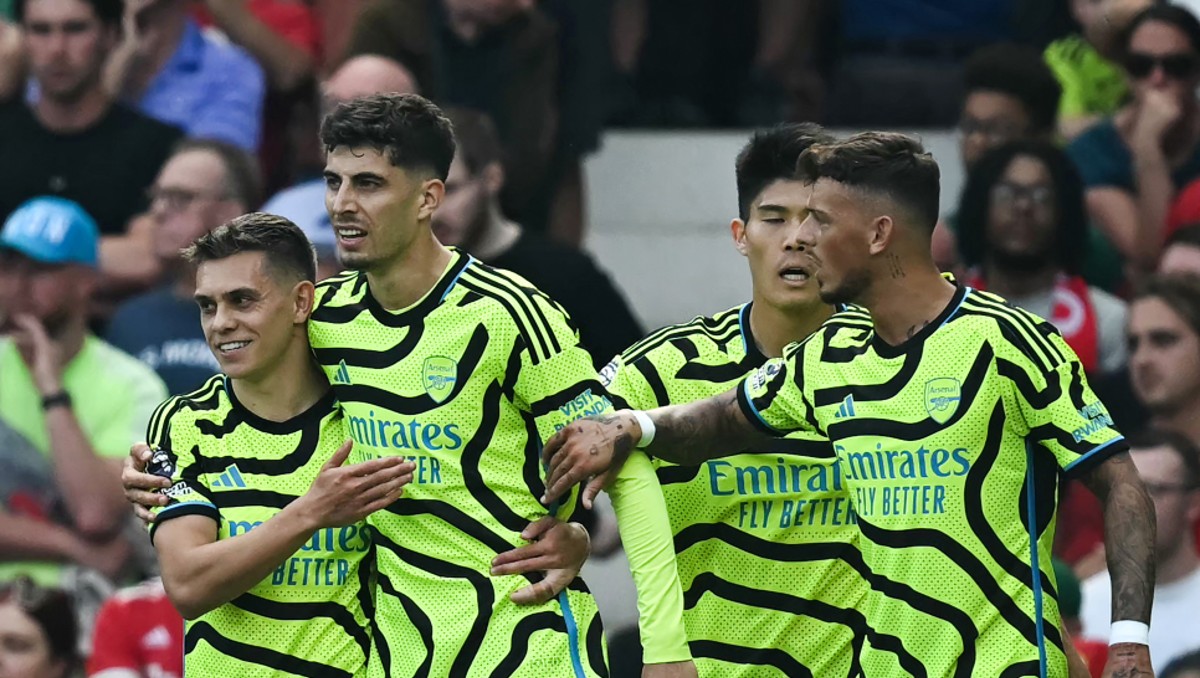 Arsenal alarga la disputa por la Premier League hasta la última jornada tras vencer al Manchester United (AFP)