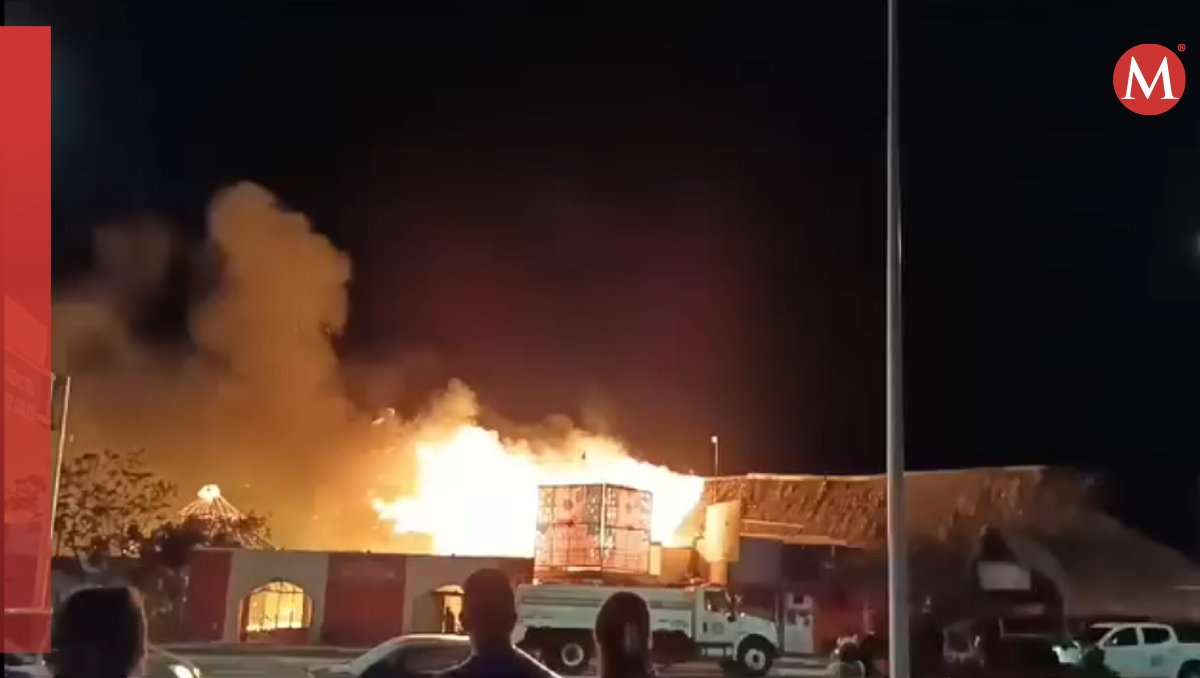 Incendio en palapas de Campeche. Foto: (Ana Rosa Morales)