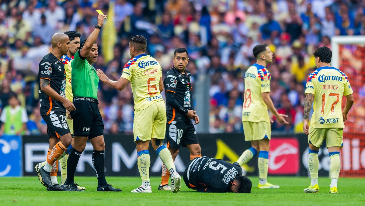Jonathan dos Santos recibió la tarjeta amarilla tras una falta sobre Pedro Pedraza (Imago7)