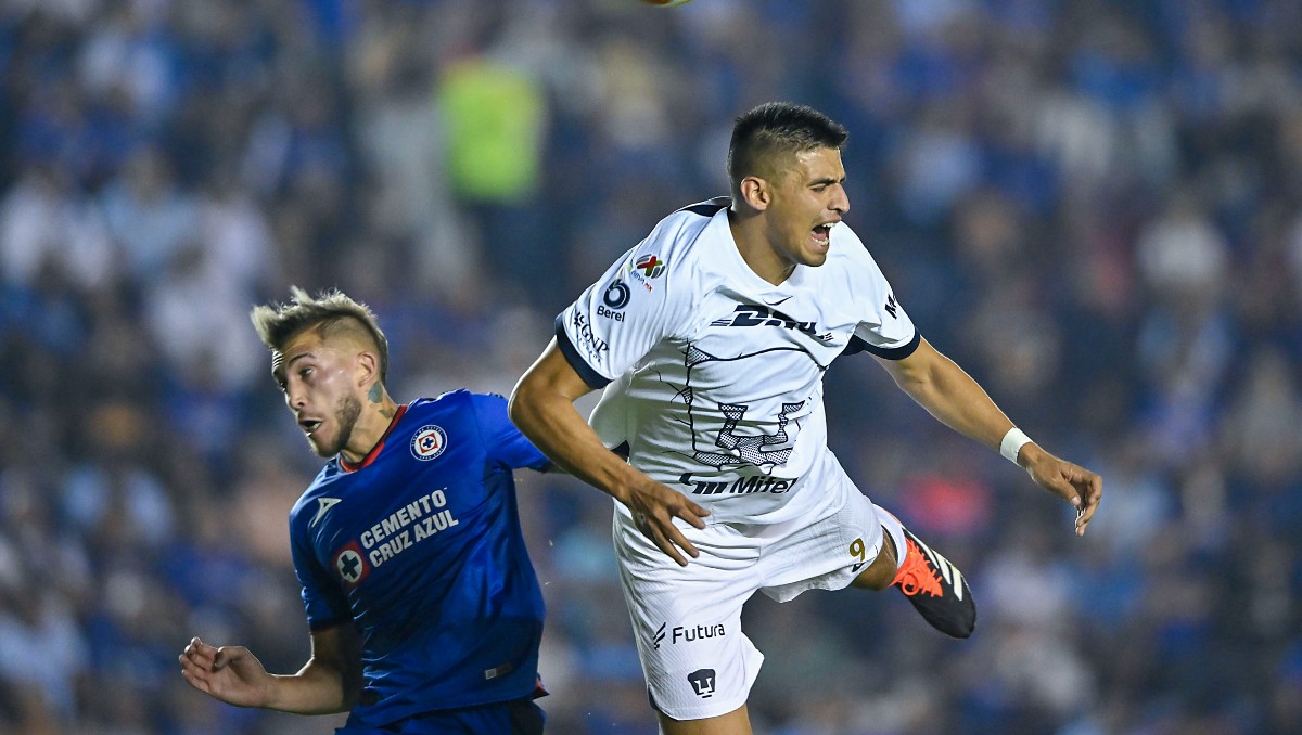 La polémica jugada sobre Guillermo Martínez que no se sancionó como penal (Imago7)