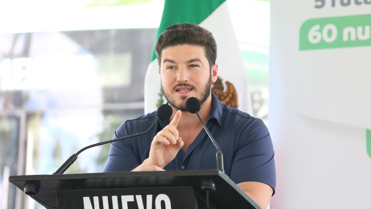 Anuncia Samuel beneficio a 400 mil con tarjetas de transporte. Foto: Raúl Palacios