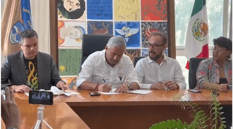 Universidad Autónoma Benito Juárez de Oaxaca , firmó un convenio de protocolo con colectivos
