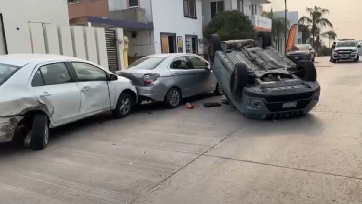 Volcadura en fraccionamiento 18 de Marzo de Ciudad Madero.