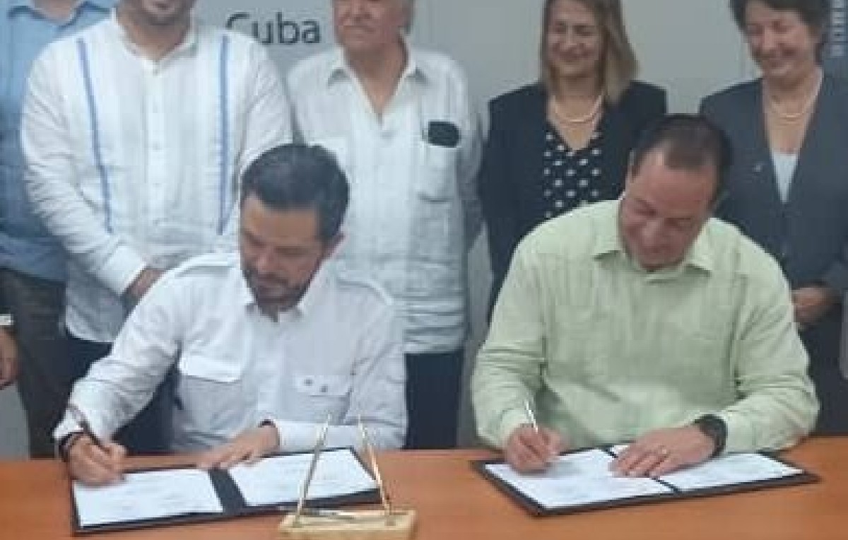 Zoe Robledo de visita en Cuba (X/@Japortalmiranda)