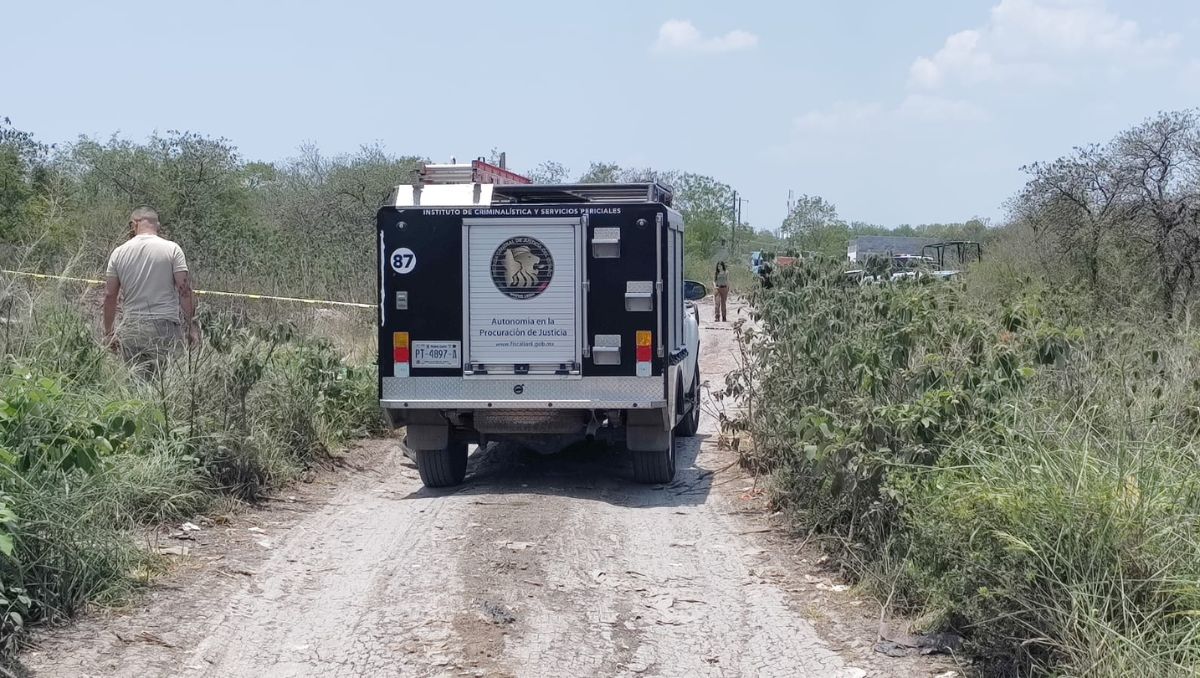 Peritos de la Fiscalía General de Justicia de Nuevo León, agentes ministeriales y policías ministeriales acudieron al sitio. Agustín Martínez