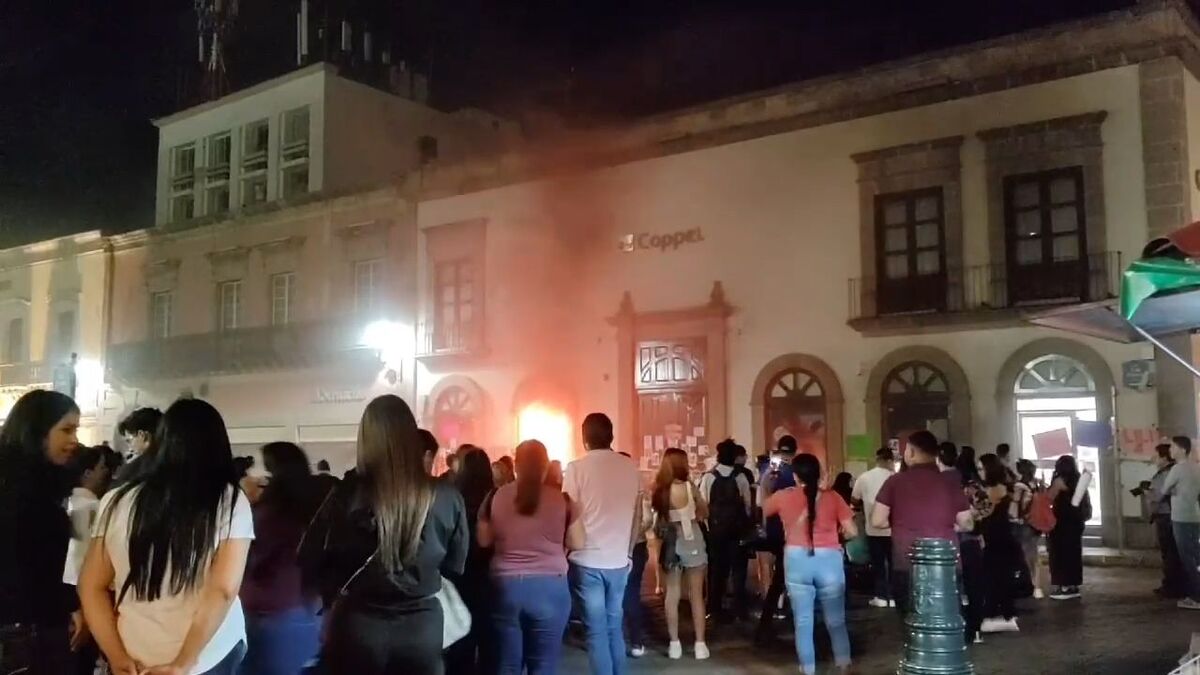 La tienda departamental fue el centro de una protesta feminista | Especial