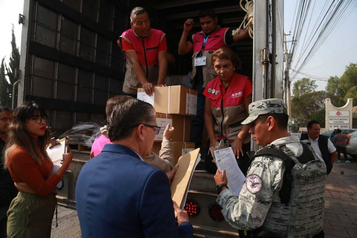 Llegan boletas y papelería electoral que se utilizará en los comicios federales. (Jorge Sánchez)