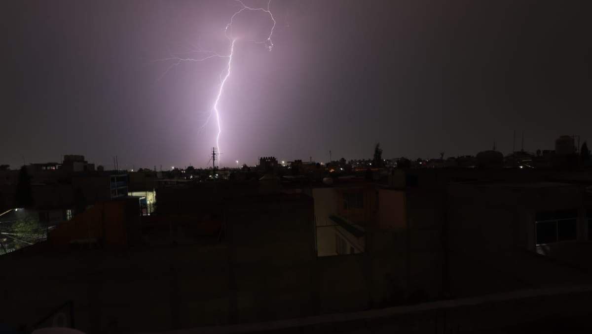 Lluvia con relámpagos en el Estado de México|Foto: Juan Carlos Bautista.