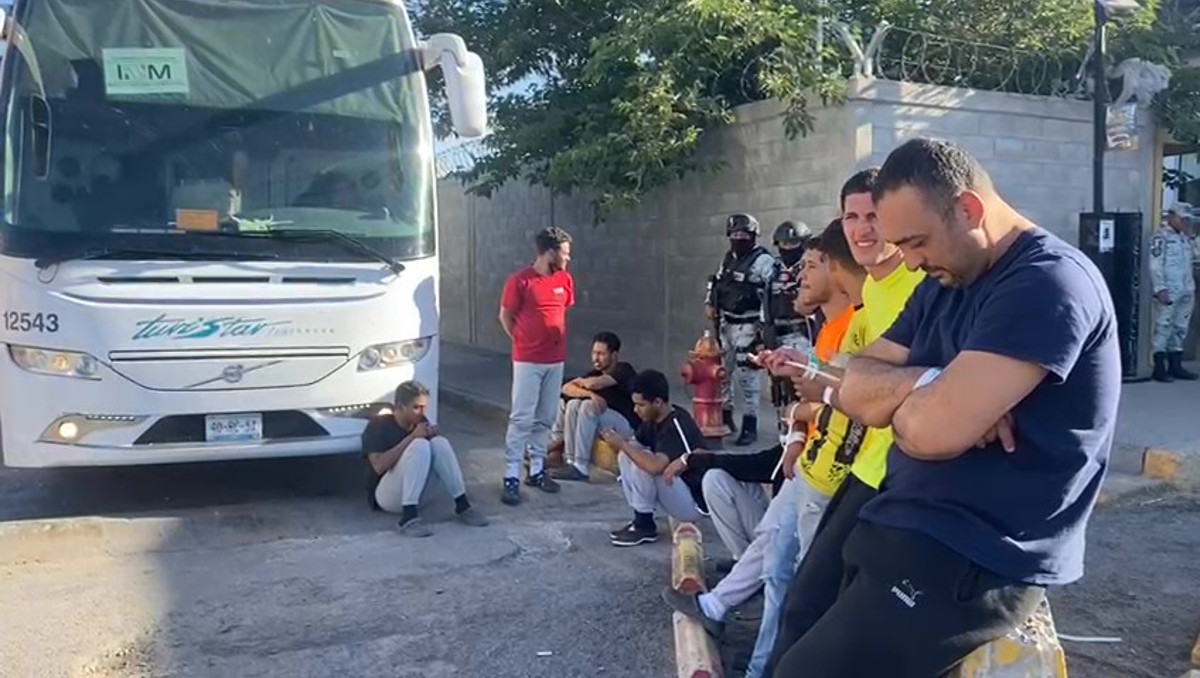 Los migrantes fueron entregados al personal del Instituto Nacional de Migración (INM) pero lograron bajarse del vehículo en que viajaban. Especial