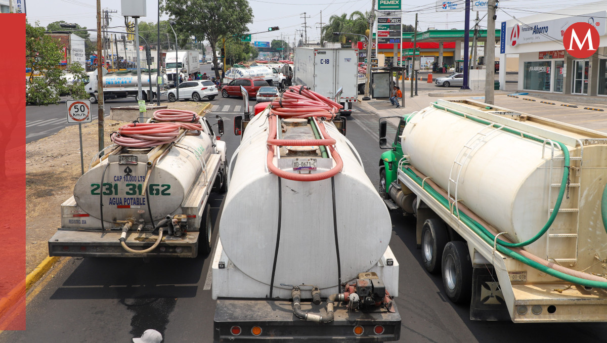 Piperos bloquean vialidades en Puebla por clausura de pozos de agua | Es Imagen