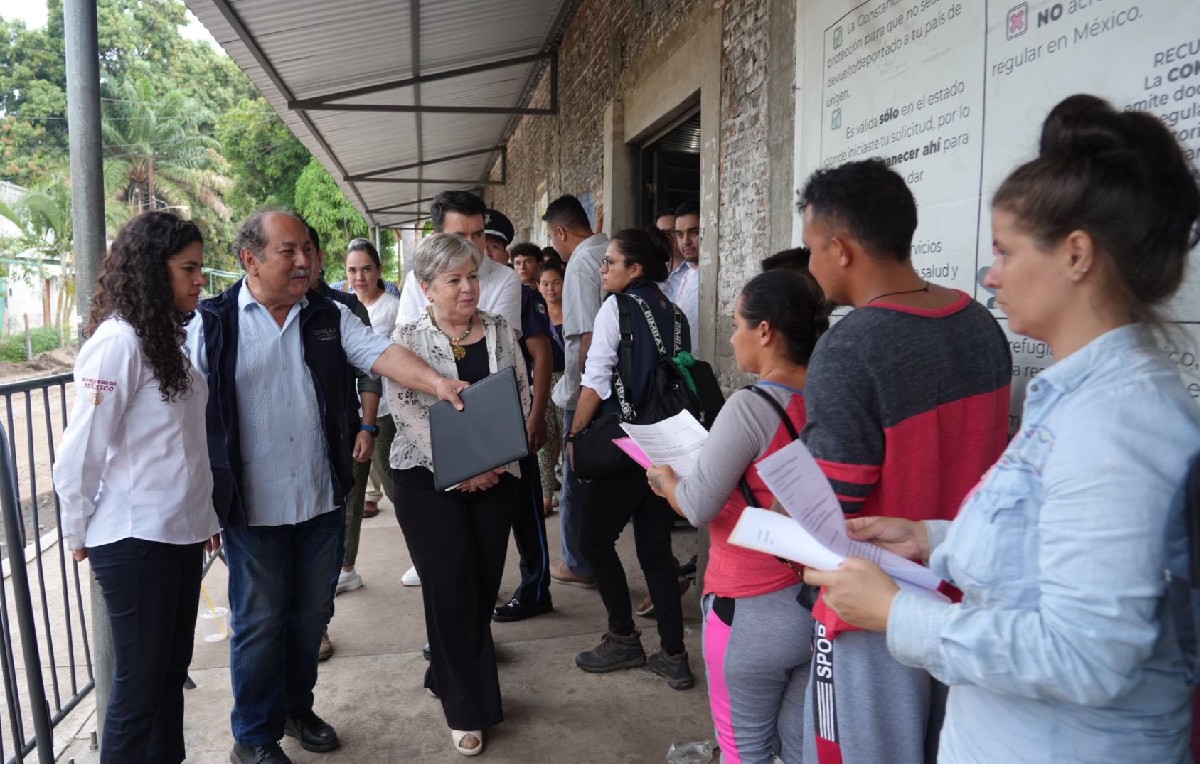 Alicia Bárcena y María Luisa Alcalde en oficinas de Tapachula (X/@SRE_mx)