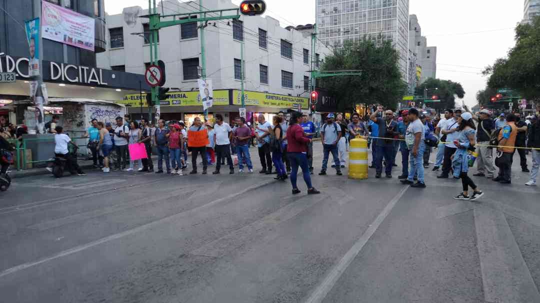 Ante las protestas hay bloqueos en calles del Centro.