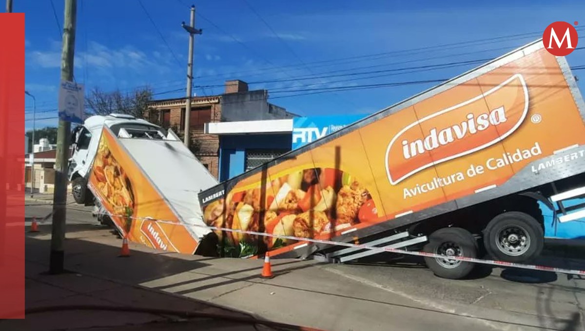 Vecinos trataron de tomar algo de pollo pero la policía lo impidió. | Especial