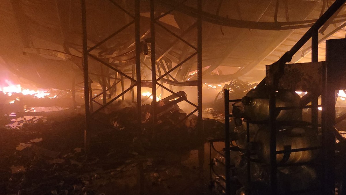 Así se ven las bodegas del parque industrial durante incendio en Guadalajara (X)