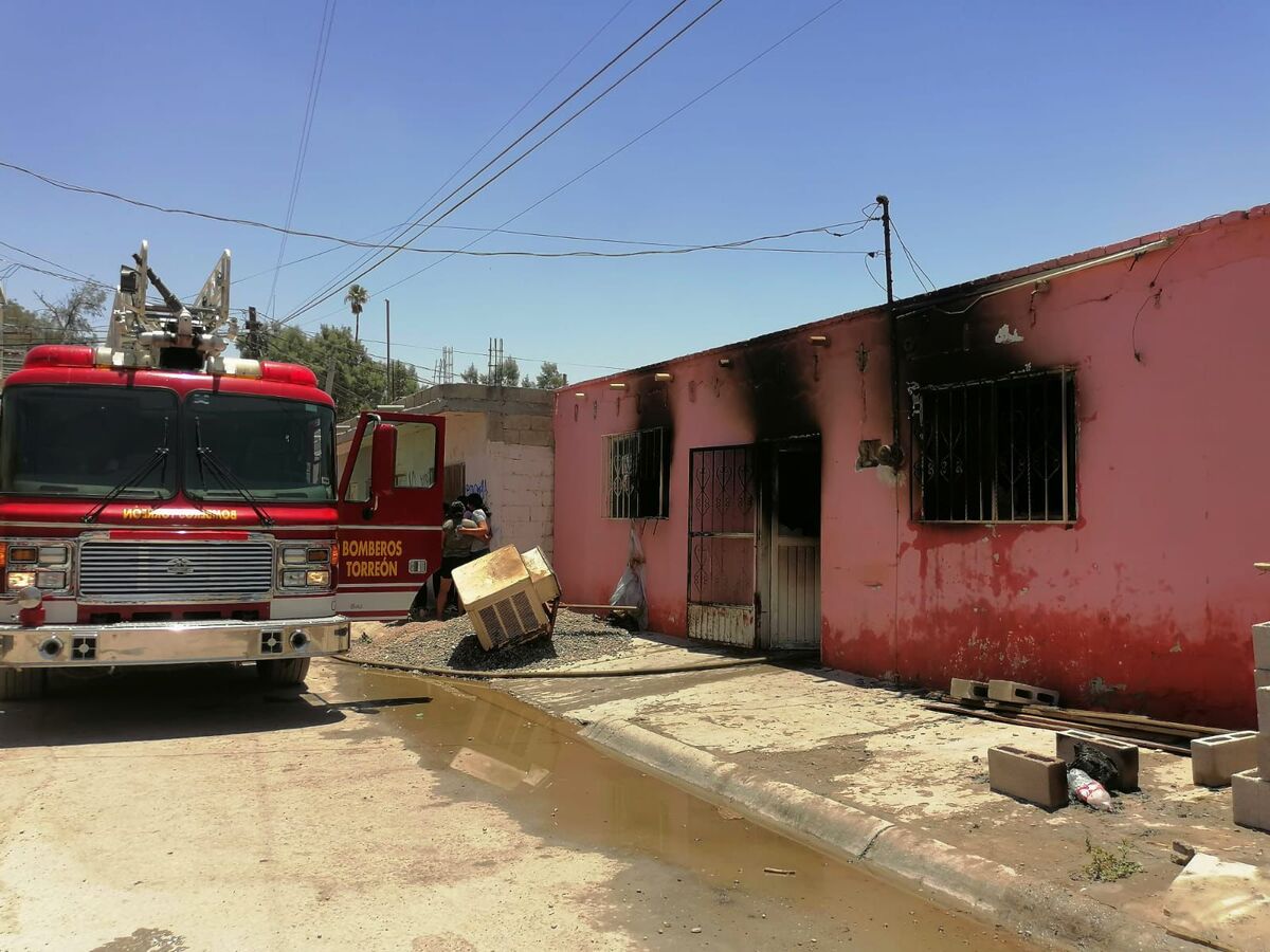 Bomberos se trasladaron al lugar, sin embargo no les permitían hacer su trabajo. (Especial)