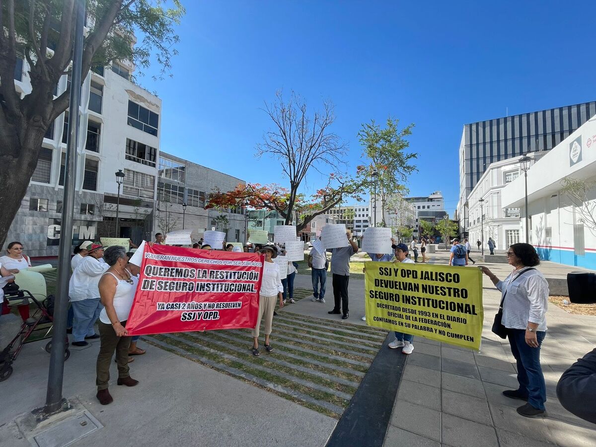 Jubilados de la Secretaría de Salud reclaman el regreso de las prestaciones (Karla Victoria Rodríguez)