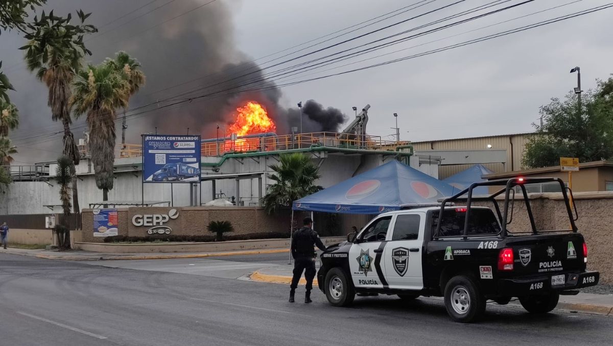 Moviliza incendio en Parque Industrial Monterrey a autoridades. Agustín Martínez