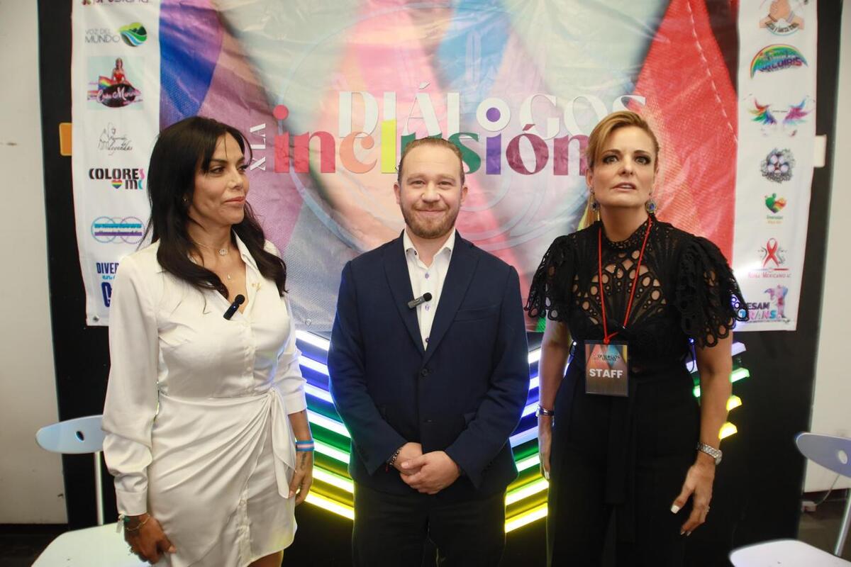 Santiago Taboada en foro por el Día Internacional contra la Homofobia, la Bifobia y la Transfobia en Cdmx.