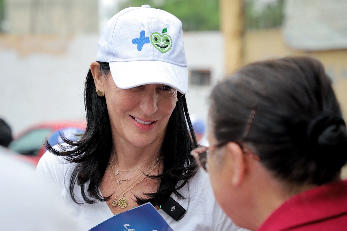 Lía Limón en recorrido por campaña electoral en Álvaro Obregón.
