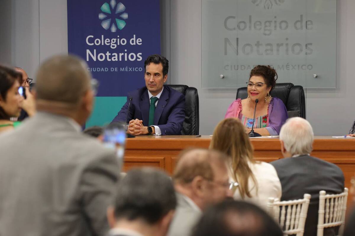 Clara Brugada se reúne en Colegio de Notarios. | Foto: Especial