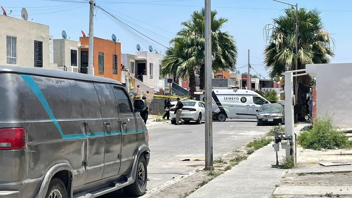 Elementos de policía municipal, de la Agencia Estatal de Investigaciones y Protección Civil de García acudieron al sitio. Ángel Mercado
