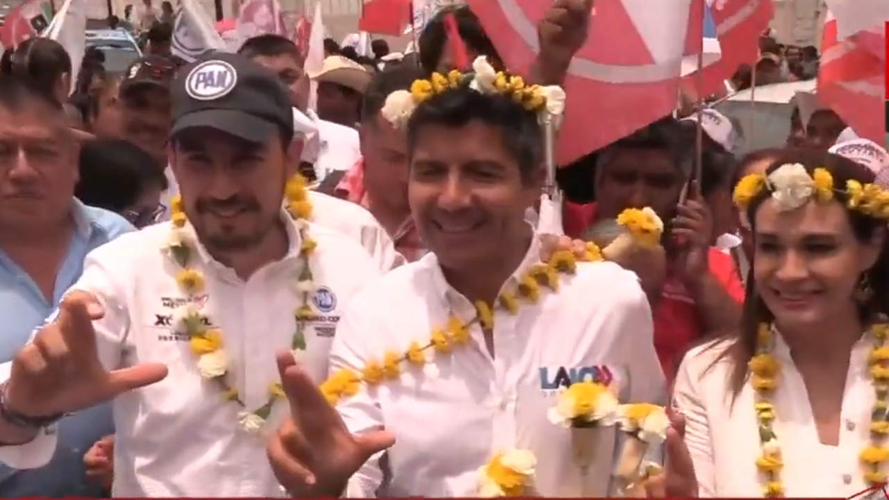 Lalo Rivera cierra gira ante más de 4 mil personas en Huachinango, Puebla